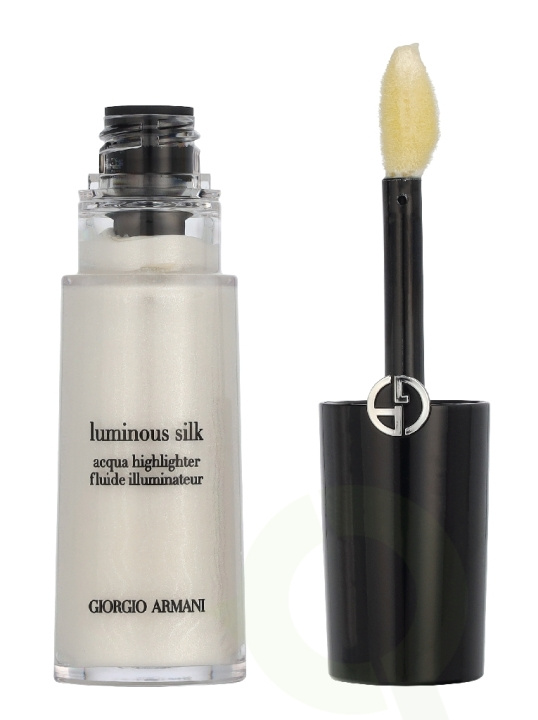 Armani Luminous Silk Acqua Highlighter 12 ml i gruppen HELSE OG SKJØNNHET / Makeup / Makeup ansikt / Contour/Highlight hos TP E-commerce Nordic AB (D45060)