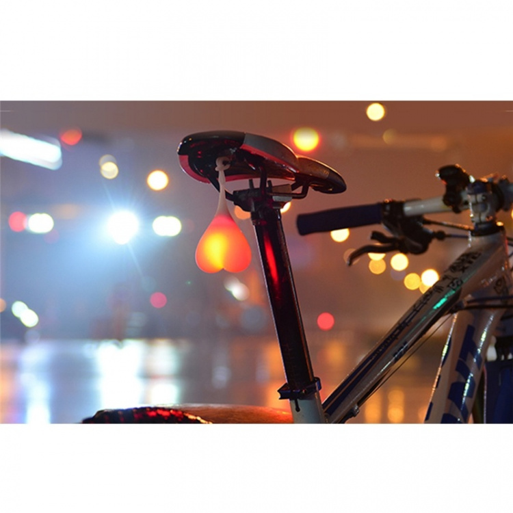 Bike Balls bil- og sykkellys som garanterer økt sikkerhet & humor