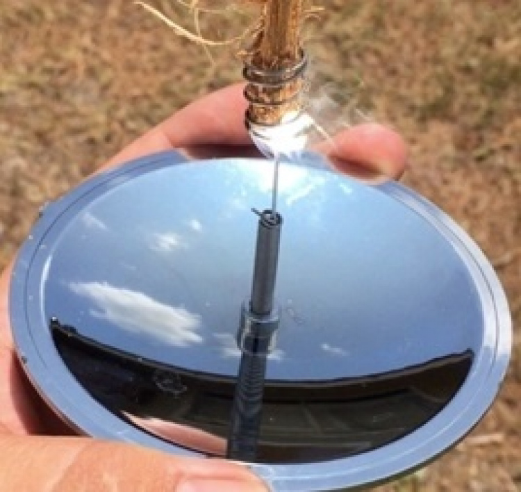 Aluminium lighter drevet av sollys