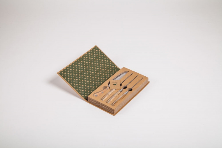 Orrefors Hunting kjøttkniver i fin innpakning, 4-pakning Orrefors Hunting kjøttkniver i fin innpakning, 4-pakning