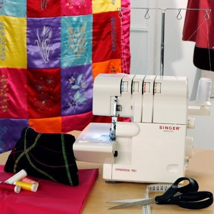 Singer Symaskin med overlock (14SH654N)