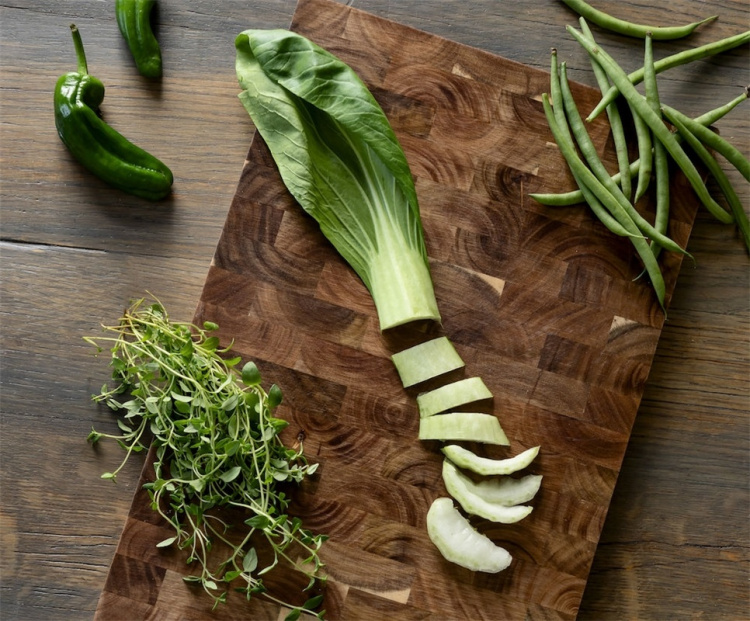 Orrefors Jernverk Skjærebrett i akasietre, 36x24cm Orrefors Jernverk Skjærebrett i akasietre, 36x24cm