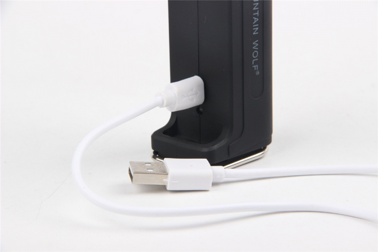 Oppladbar lommelykt 2000mAh, svart Oppladbar lommelykt 2000mAh, svart