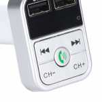 FM-sender med doble USB-uttak, display og knapper, Sølv FM-sender med doble USB-uttak, display og knapper, Sølv