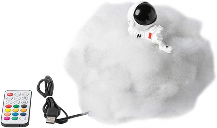 Nattlys - Fluffy sky med astronaut Nattlys - Fluffy sky med astronaut