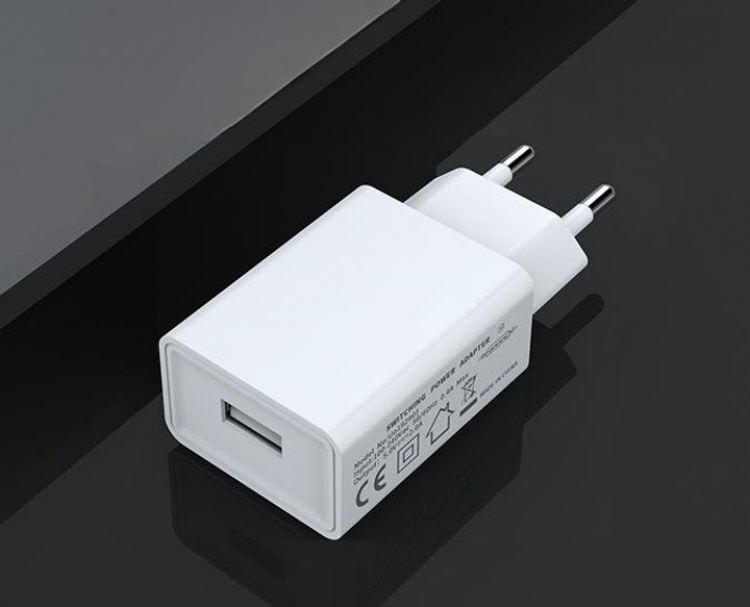 AC-adapter 5V 1A-2A USB, hvit AC-adapter 5V 1A-2A USB, hvit