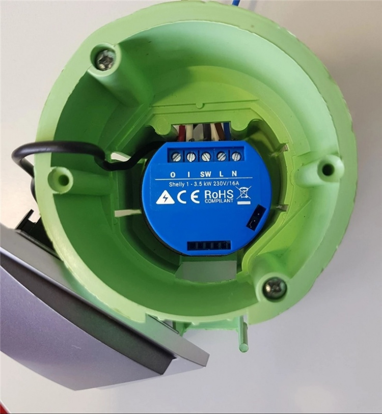 Shelly 1 Kompakt innfelt bryter med WiFi og åpen API