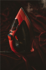 Mesko Strykejern 3000W, svart/rød