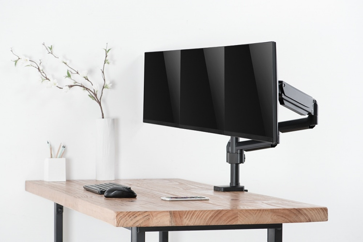 DELTACO Kontor, Tripple skrivebord, gassfjær,17 DELTACO Kontor, Tripple skrivebord, gassfjær,17