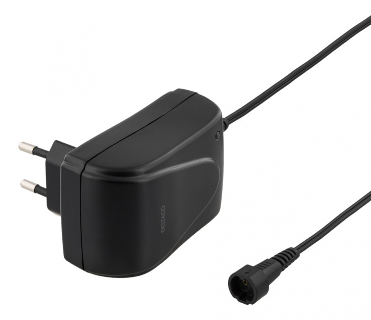 DELTACO omkoblbar strømforsyning, 100-240 V, 3-12 V, 1,5 A, 6 spisser