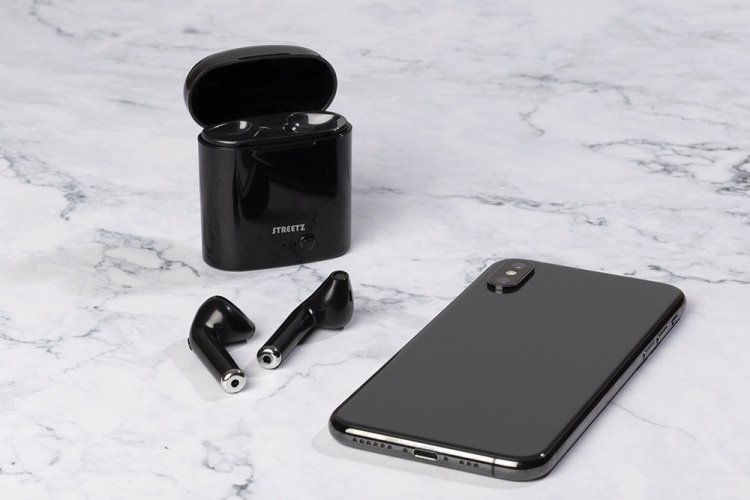 STREETZ True Wireless Grand semi-in-ear, ladeettui, svart