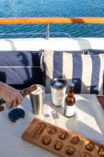 Orrefors Jernverk Vakuumisolert krus med flaskeåpner, hvit Orrefors Jernverk Vakuumisolert krus med flaskeåpner, hvit