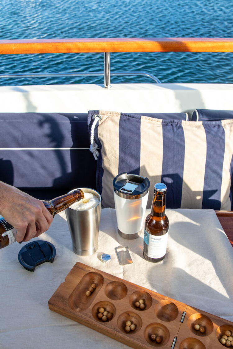 Orrefors Jernverk Vakuumisolert krus med flaskeåpner, stål Orrefors Jernverk Vakuumisolert krus med flaskeåpner, stål