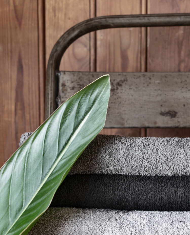 Queen Anne Frotté 420g, 30x50 cm, Svart Queen Anne Frotté 420g, 30x50 cm, Svart