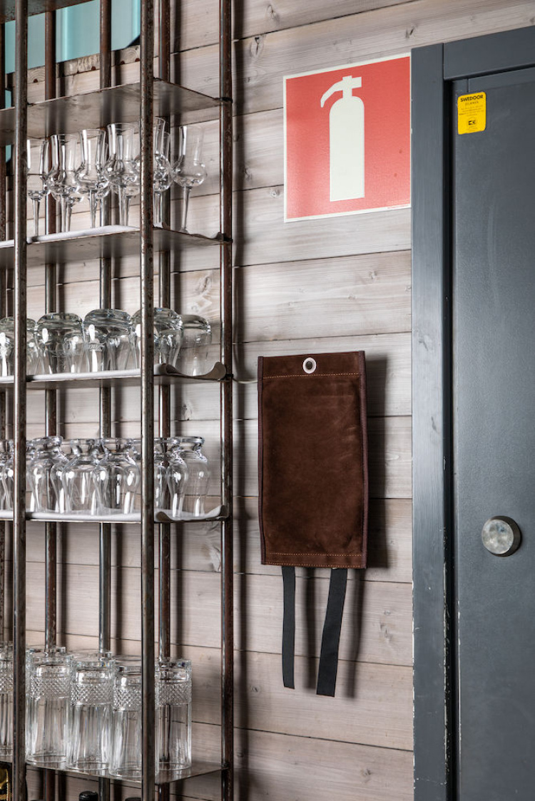 Kosta Linnewäfveri Brannteppe semsket skinn, hvit Kosta Linnewäfveri Brannteppe semsket skinn, hvit