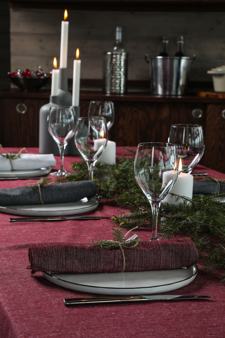 Kosta Linnewäfveri Eliza 6-pakning servietter, Vinrød Kosta Linnewäfveri Eliza 6-pakning servietter, Vinrød