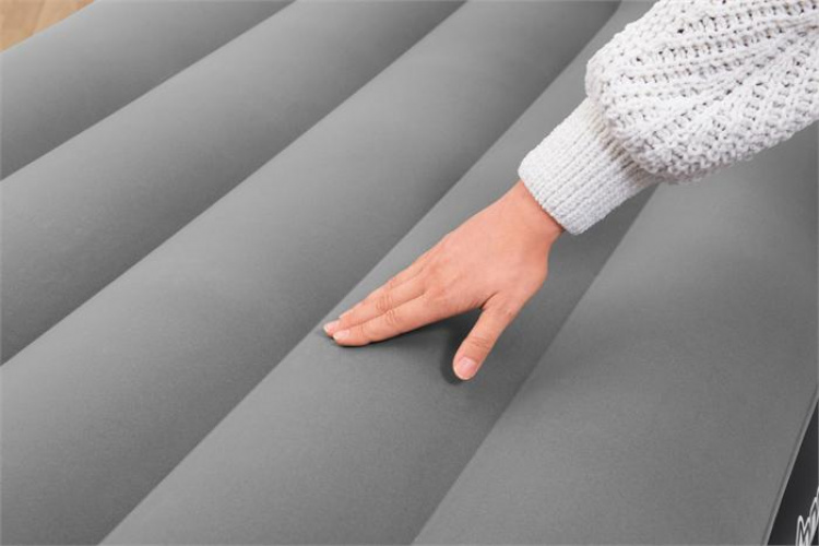 Bestway Tritech luftmadrass med innebygd pumpe