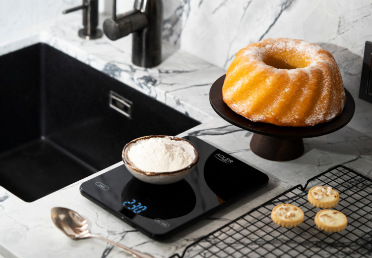 Adler AD 3177b Kjøkkenvekt 10 kg, USB-lading, svart