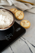 Adler AD 3177b Kjøkkenvekt 10 kg, USB-lading, svart