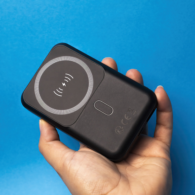 Forever MATB-100 Powerbank med trådløs lading, PD QC 22,5W 10000 mAh, svart