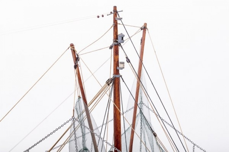 1:33 CUX 87 (Krabbenkutter) - skrog i tre 1:33 CUX 87 (Krabbenkutter) - skrog i tre