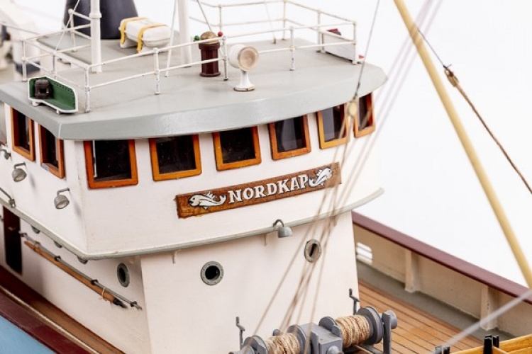 1:50 Nordkapp - skrog i tre