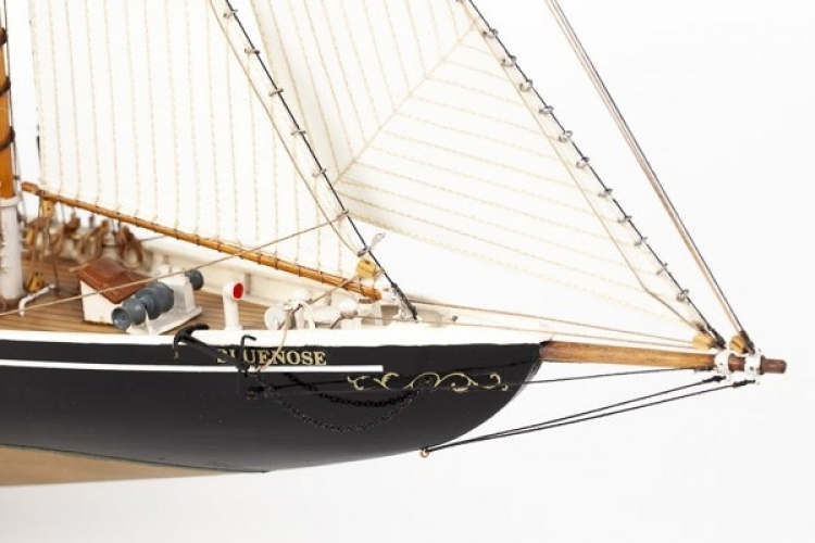 1:100 Bluenose II - Skrog i tre
