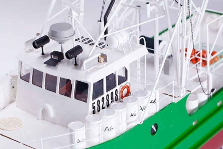 1:30 Andrea Gial RC - - Skrog av tre 1:30 Andrea Gial RC - - Skrog av tre