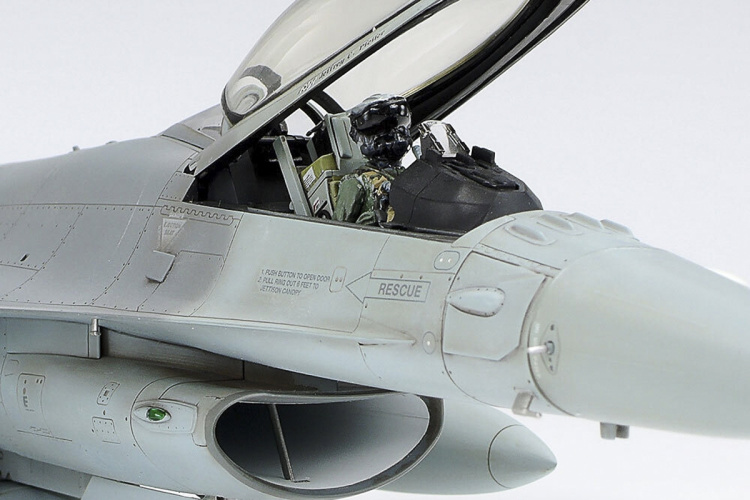 Tamiya 1/48 F-16C (blokk 25/32)