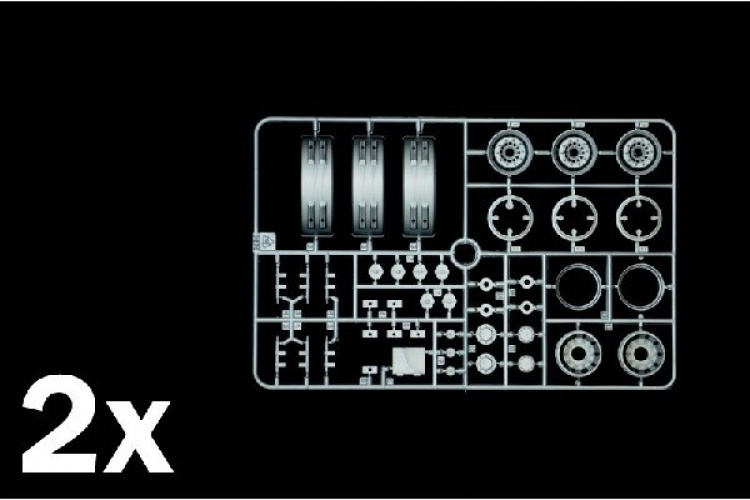 Italeri 1:24 TILHENGER MED GARDINSIDE