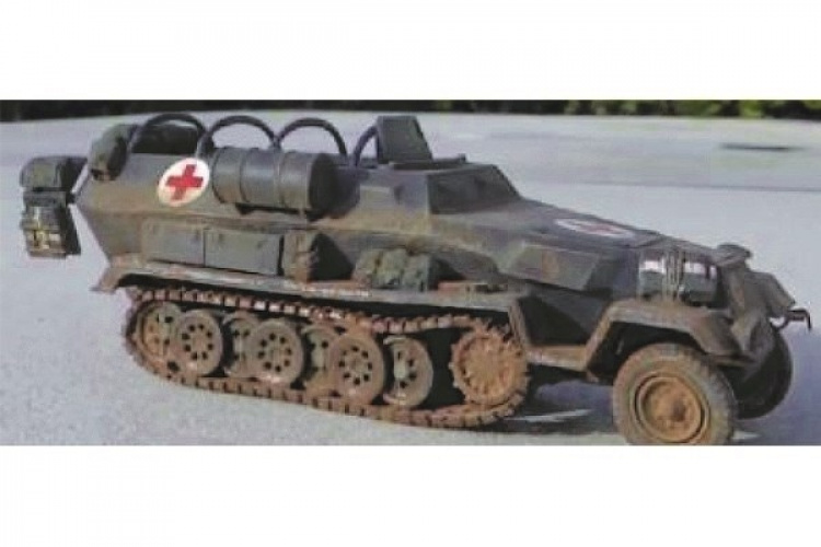 Italeri 1:72 Sd.Kfz. 251/8 ambulanse