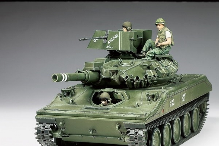 Tamiya 1:35 U.S. luftbåren stridsvogn M551 Sheridan (Vietnamkrigen)