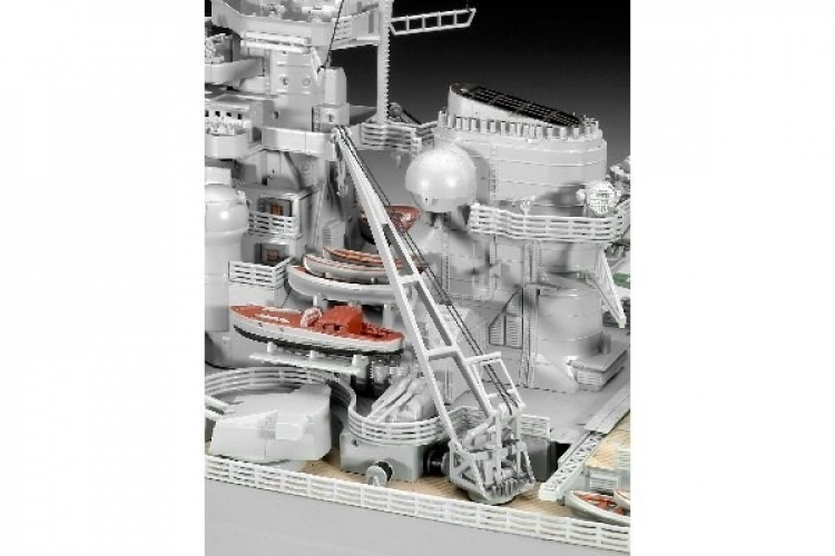 Revell Bismarck