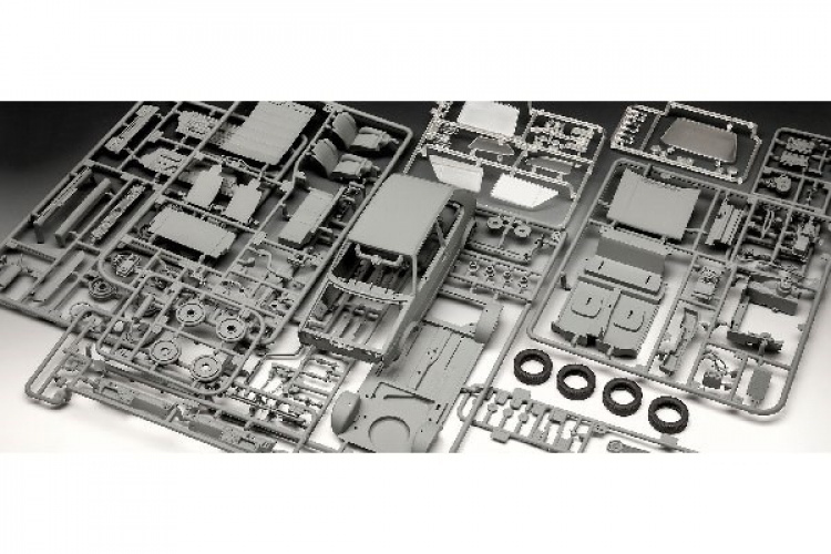 Revell \'35 Years VW Golf GTI Pirelli