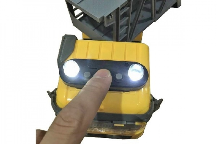 Lastebil med tilhenger + 3 biler, lys og lyd 1:14