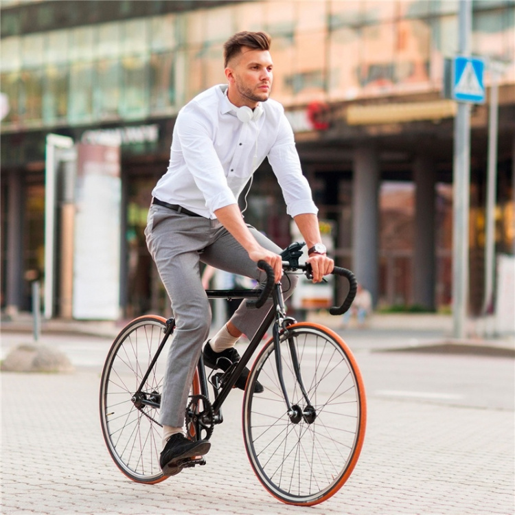 Celly Sykkel-/sparkesykkelholder med innebygd strømbank Celly Sykkel-/sparkesykkelholder med innebygd strømbank