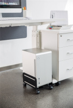 DELTACO Universalt PC-stativ med hjul, svart