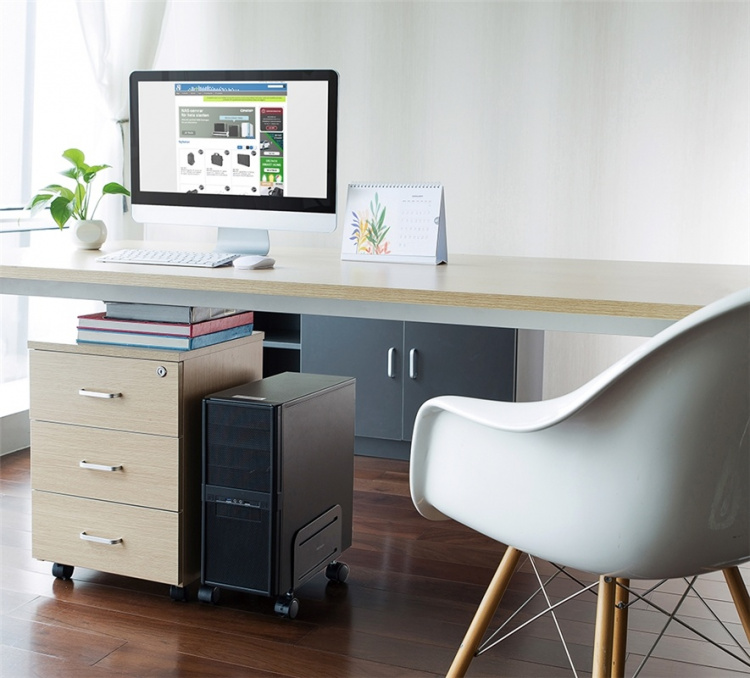 DELTACO Universalt PC-stativ med hjul, svart