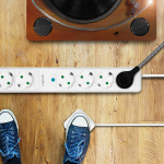 LogiLink 4+2-veis strømuttak med fotbryter Hvit