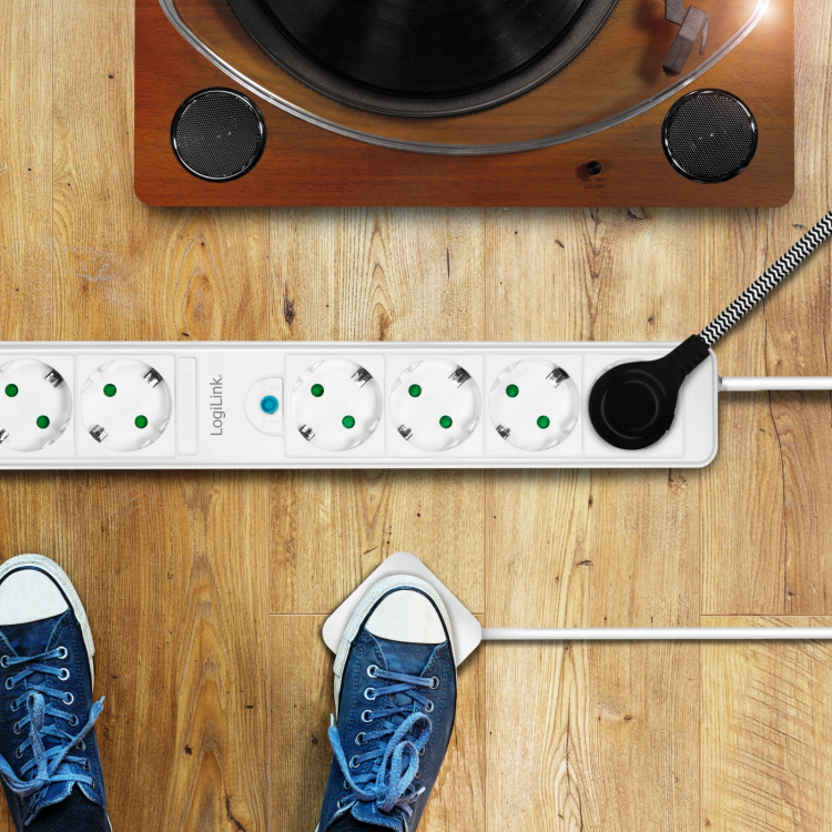 LogiLink 4+2-veis strømuttak med fotbryter Hvit