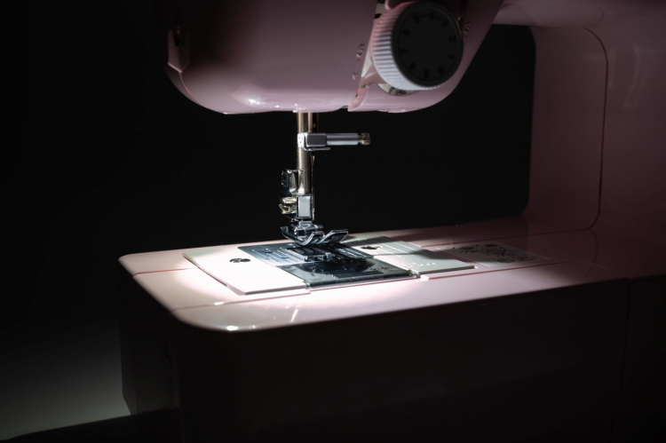 Brother LP14 Limited Edition Symaskin inkl. 10 Spoler og Fingerbeskyttelse, Rosa