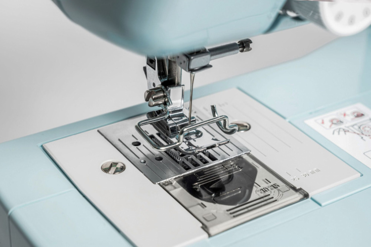 Brother LM14 Limited Edition Symaskin inkl. 10 spoler og fingerbeskyttere, Mint  Brother LM14 Limited Edition Symaskin inkl. 10 spoler og fingerbeskyttere, Mint