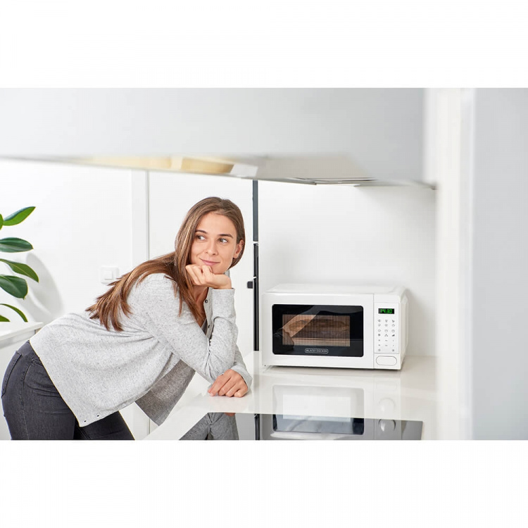 BLACK+DECKER Mikrobølgeovn Digital 20L 700W Hvit