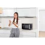BLACK+DECKER Mikrobølgeovn med grill 23L 900W Svart