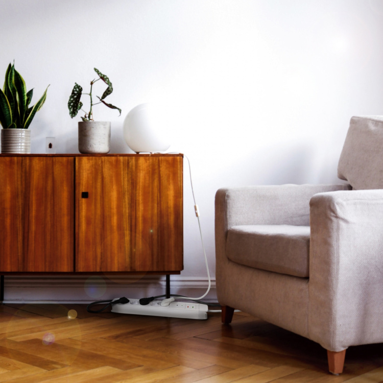 LogiLink 5-veis strømskinne med fjernkontroll 433 MHz 1,5 m hvit