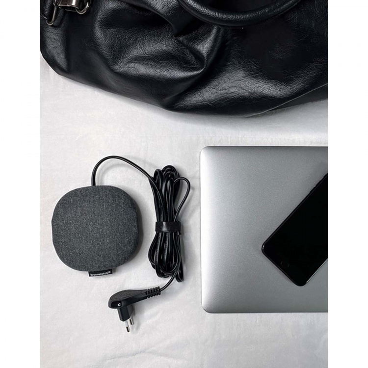 Estilo ladestasjon med tekstiloverflate (møbeluttak med 1x Euro-kontakt og 2x USB-lader, inkludert borrelåsbånd) Estilo ladestasjon med tekstiloverflate (møbeluttak med 1x Euro-kontakt og 2x USB-lader, inkludert borrelåsbånd)