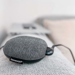 Estilo ladestasjon med tekstiloverflate (møbeluttak med 1x Euro-kontakt og 2x USB-lader, inkludert borrelåsbånd) Estilo ladestasjon med tekstiloverflate (møbeluttak med 1x Euro-kontakt og 2x USB-lader, inkludert borrelåsbånd)