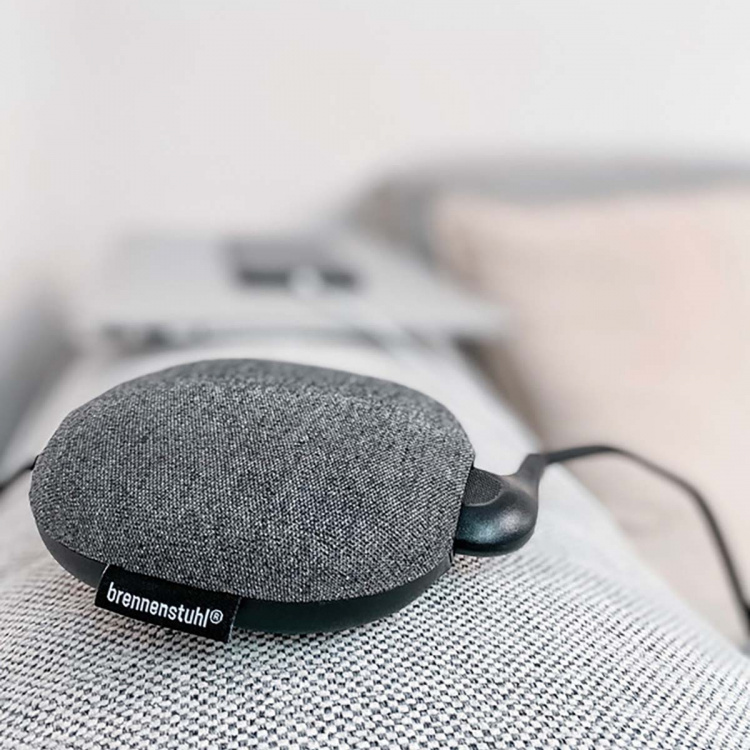 Estilo ladestasjon med tekstiloverflate (møbeluttak med 1x Euro-kontakt og 2x USB-lader, inkludert borrelåsbånd) Estilo ladestasjon med tekstiloverflate (møbeluttak med 1x Euro-kontakt og 2x USB-lader, inkludert borrelåsbånd)