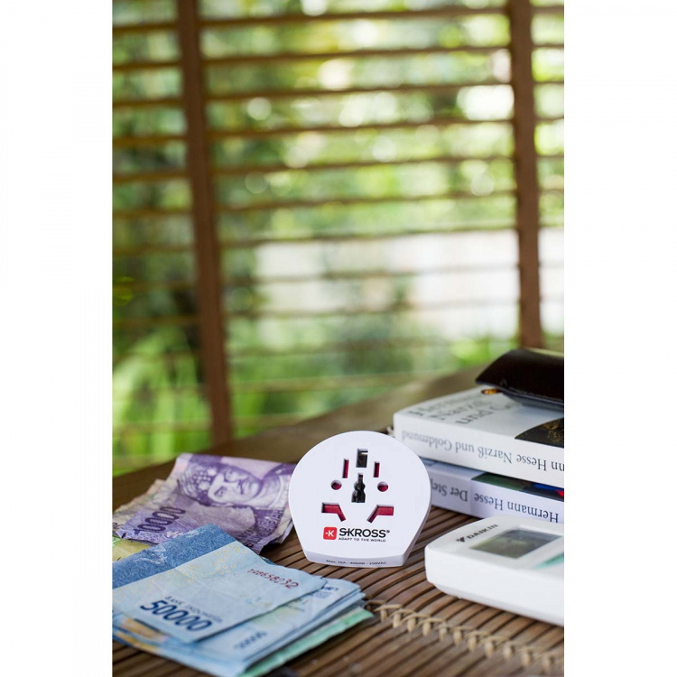 SKROSS Reise Adapter Verden-to-Europa Earthed SKROSS Reise Adapter Verden-to-Europa Earthed