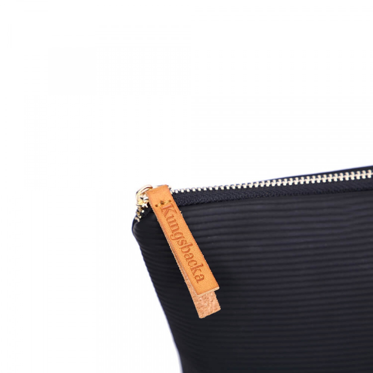 Kungsbacka Sminkeveske Astrid Top Large Svart